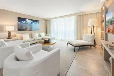 102 24th St #1015, Miami Beach: photo 1 of 20