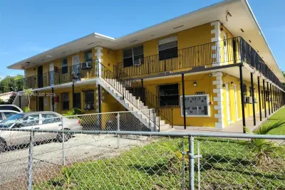 5600 NW 7th Ct #14, Miami: photo 1 of 8