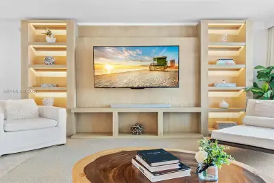 102 24th St #904, Miami Beach: photo 1 of 45