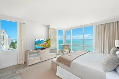 102 24th St #1219, Miami Beach: photo 1 of 19