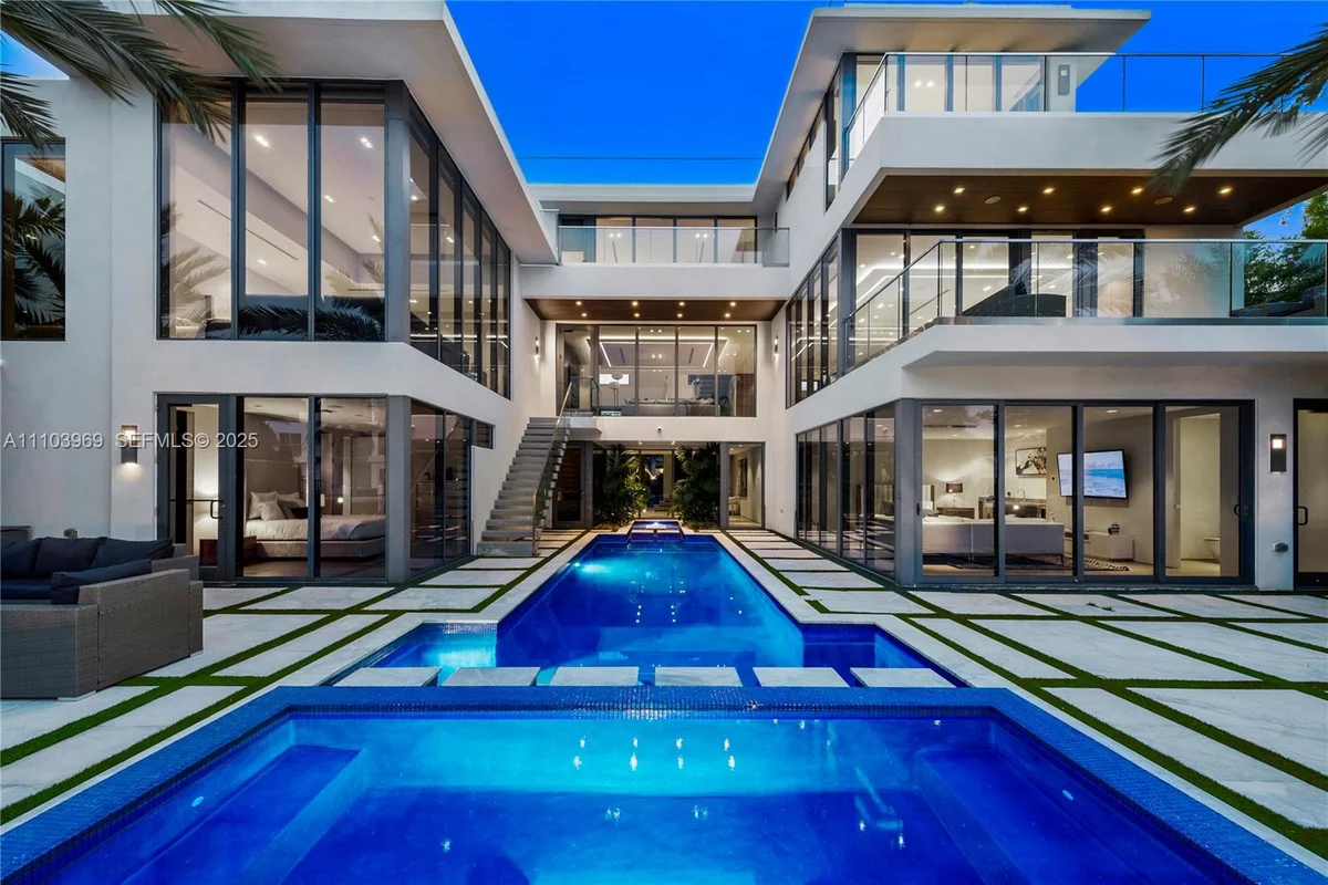 440 Mola Ave, Fort Lauderdale: photo 1 of 68