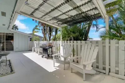 1329 Chippewa St, Jupiter: photo 1 of 36