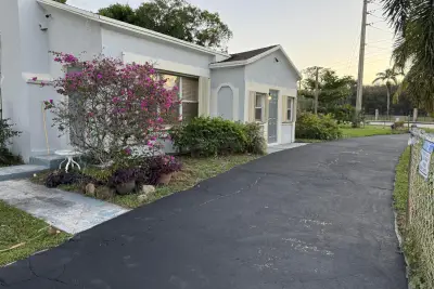 701 SW 8th Ave, Delray Beach: photo 1 of 30