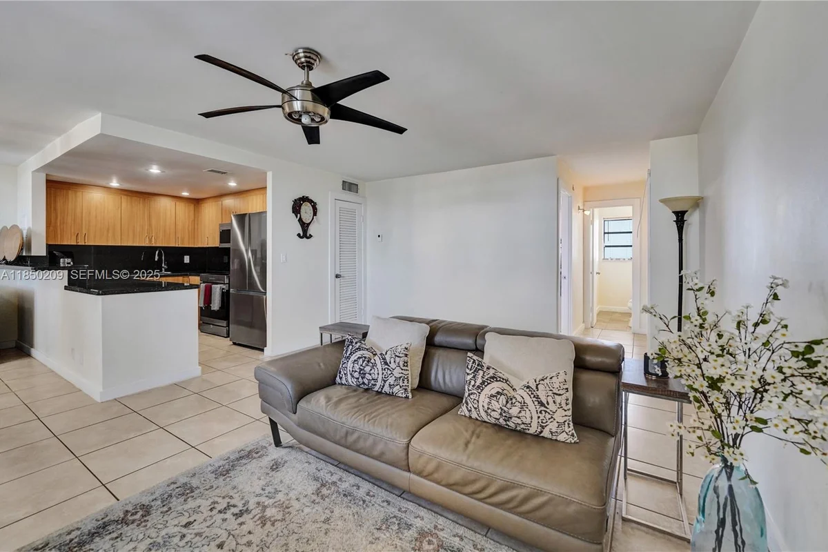 1811 Jefferson St #606, Hollywood: photo 1 of 65