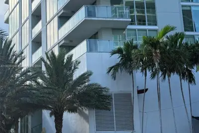 2900 NE 7th Ave #1407, Miami: photo 1 of 4