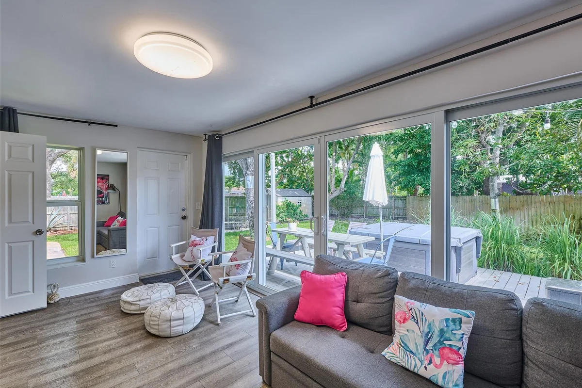 801 NE 15th St, Fort Lauderdale: photo 1 of 57