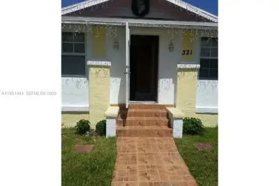 321 NW 13th Ave, Miami: photo 1 of 13