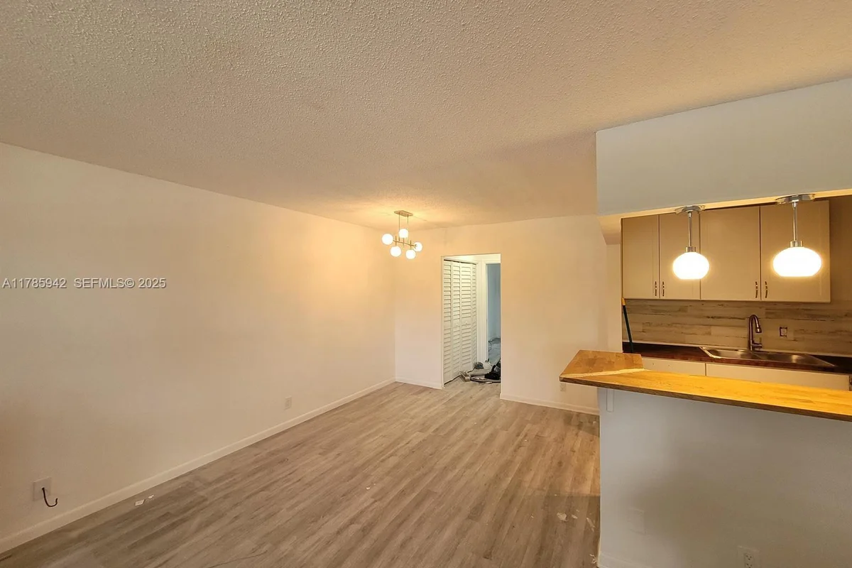14 Salisbury A, West Palm Beach: photo 1 of 18