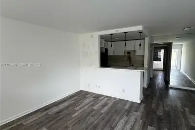 22 Suffolk A, Boca Raton: photo 1 of 31