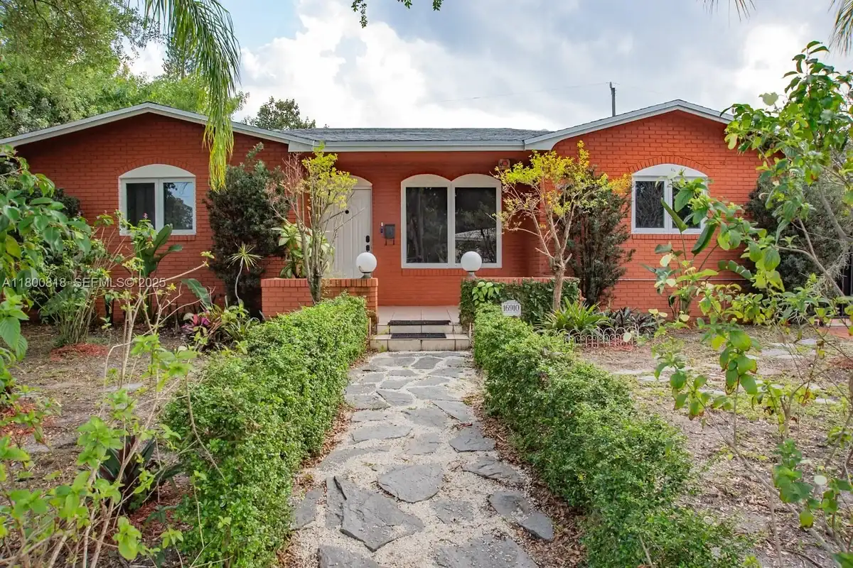 16910 NE 8th Ct, North Miami Beach: photo 1 of 41