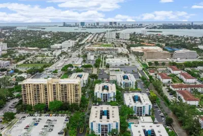 1470 NE 123rd St #A902, North Miami: photo 1 of 8