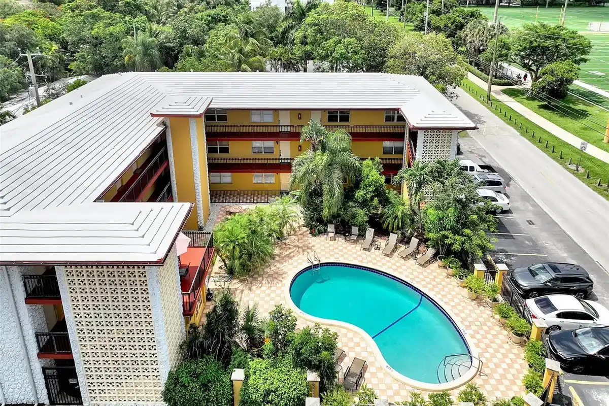 744 NE 14th Ave #4, Fort Lauderdale: photo 1 of 37
