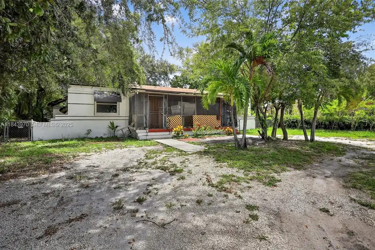Home in North Miami: photo 1 of 17