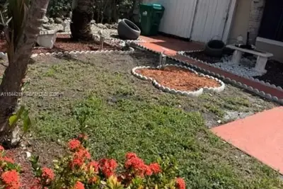 8453 NW 189 Street Rd, Hialeah: photo 1 of 24