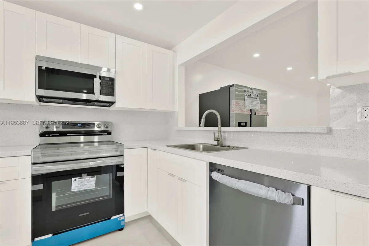 8320 Sands Point Blvd #M107, Tamarac: photo 1 of 31