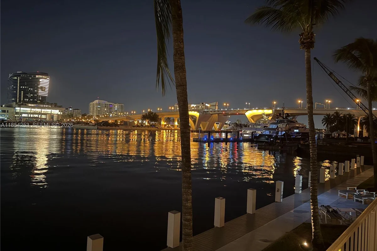 1775 Harbourview Dr #3, Fort Lauderdale: photo 1 of 5