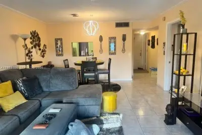 4270 NW 40th St #306, Lauderdale Lakes: photo 1 of 14