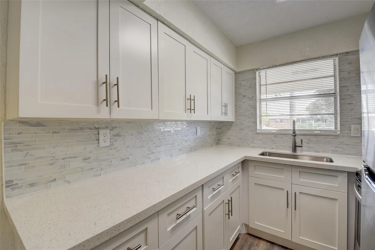 30 SE 13th St #B2, Boca Raton: photo 1 of 23