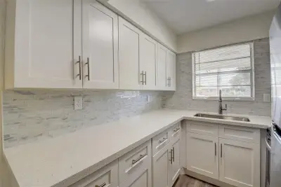 30 SE 13th St #B2, Boca Raton: photo 1 of 23