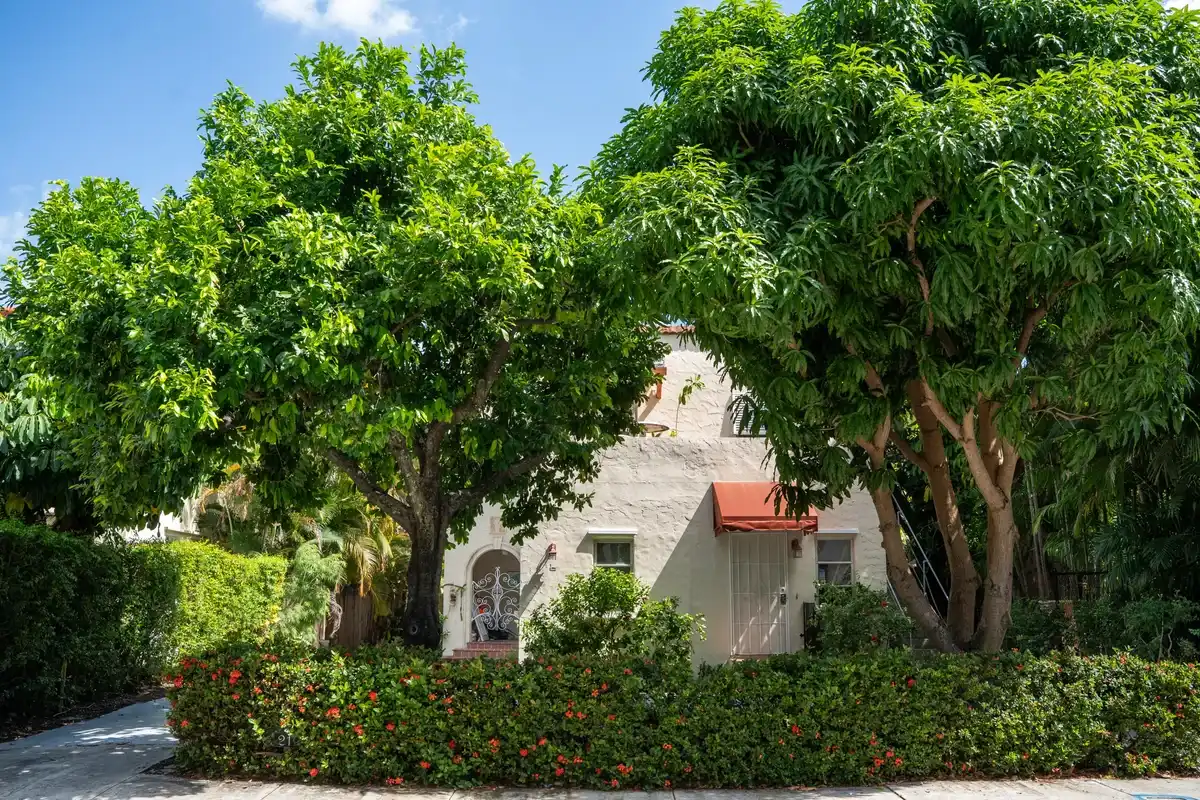 219 Seminole Ave, Palm Beach: photo 1 of 4