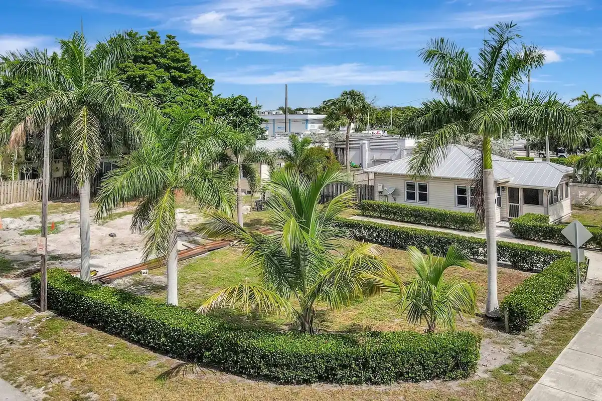 11 SW 11th Ave, Fort Lauderdale: photo 1 of 47