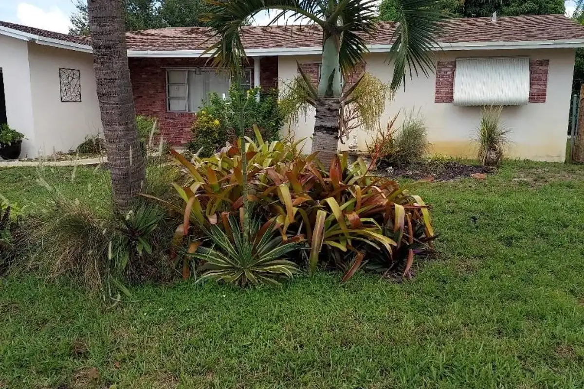 1011 NW 45th Ct, Fort Lauderdale: photo 1 of 35