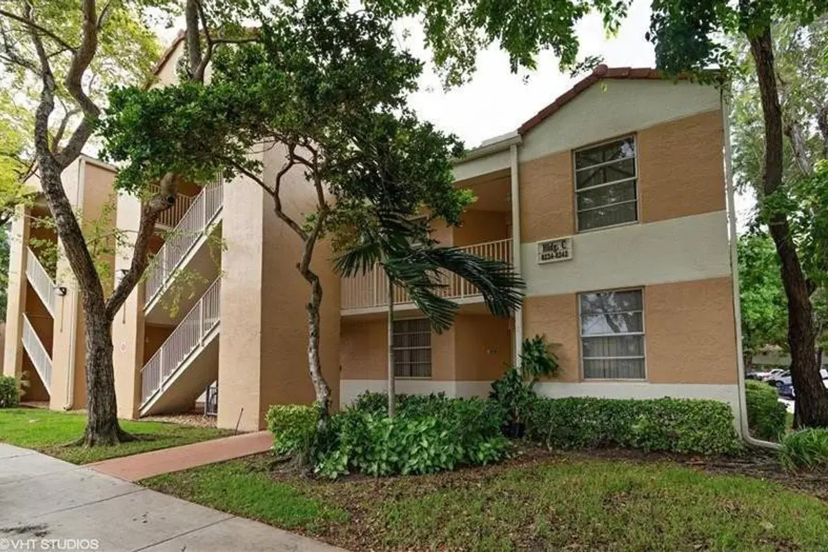 8242 NW 24th St, Coral Springs: photo 1 of 11