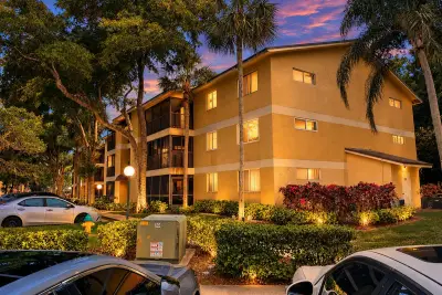 3083 N Oakland Forest Dr #308, Oakland Park: photo 1 of 52