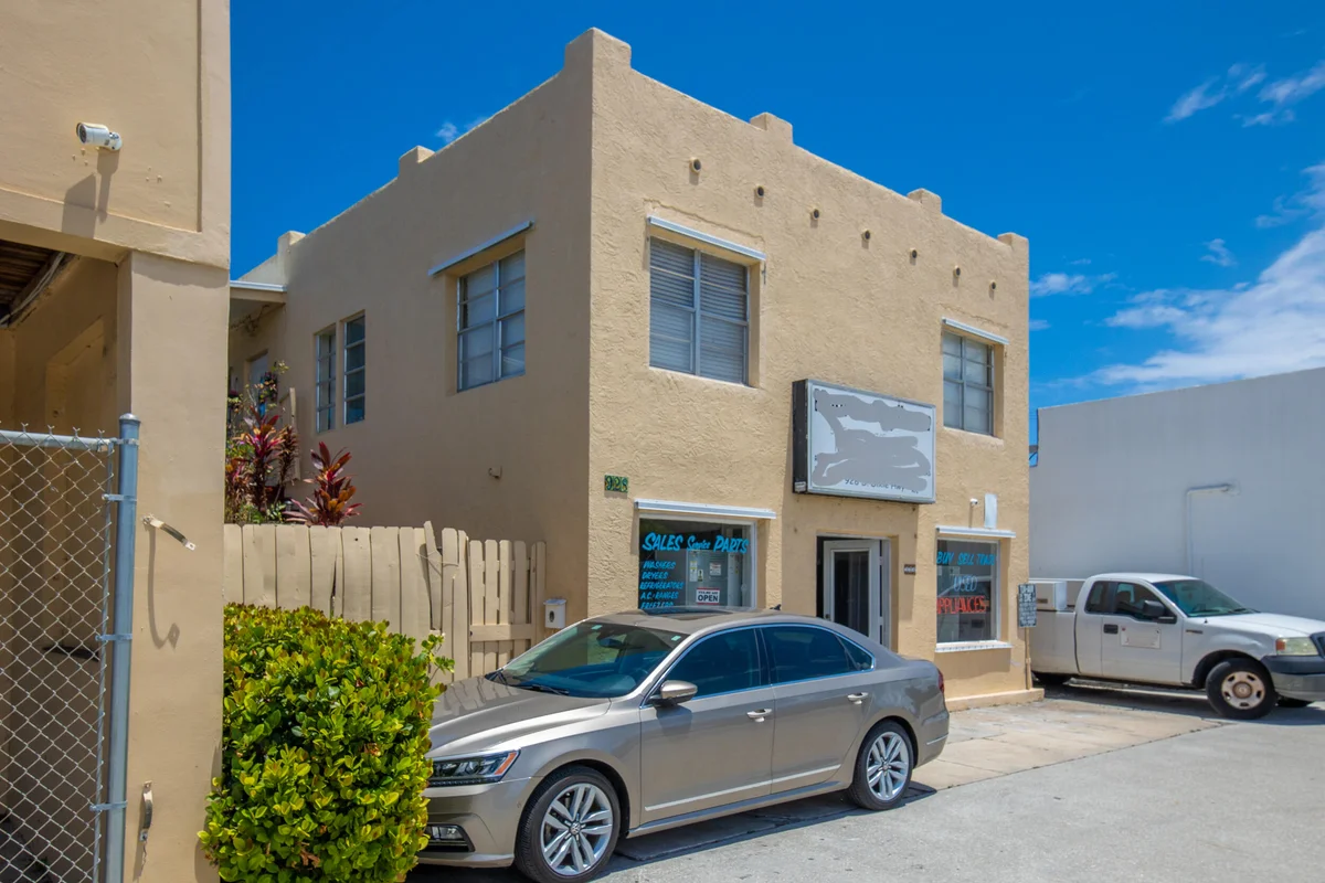928 S Dixie Hwy, Lake Worth Beach: photo 1 of 11