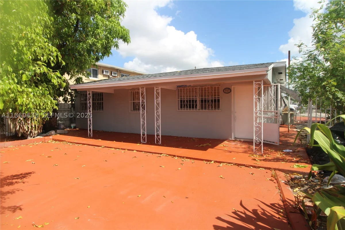 965 W 23rd St, Hialeah: photo 1 of 21