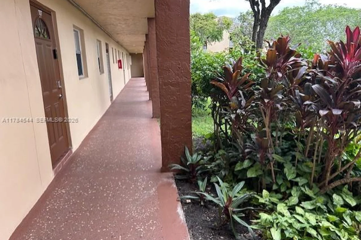 9350 Sunrise Lakes Blvd #109, Sunrise: photo 1 of 13