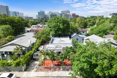 50 NW 34th Ter, Miami: photo 1 of 28