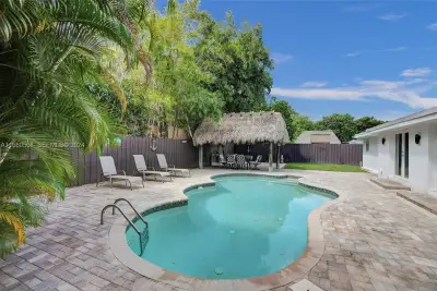 1910 N Hibiscus Dr, North Miami: photo 1 of 51