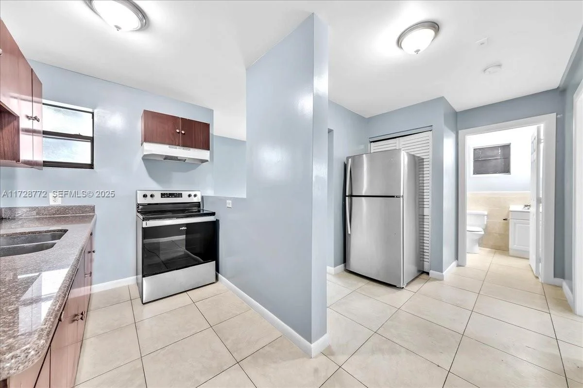 365 NW 8th St #211, Miami: photo 1 of 29