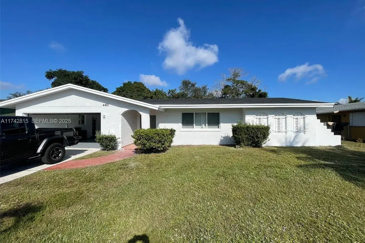 4421 NW 12th Ct, Lauderhill: photo 1 of 19