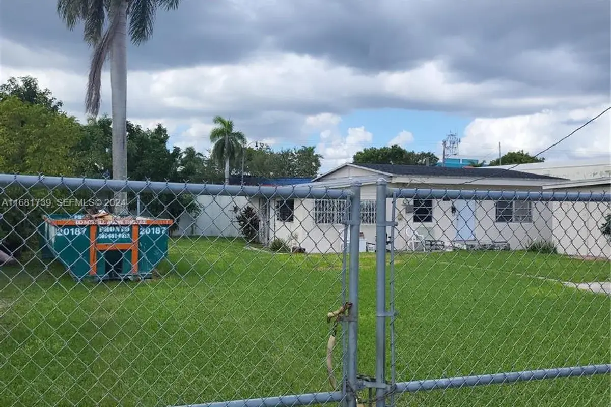 House in Homestead: photo 1 of 15