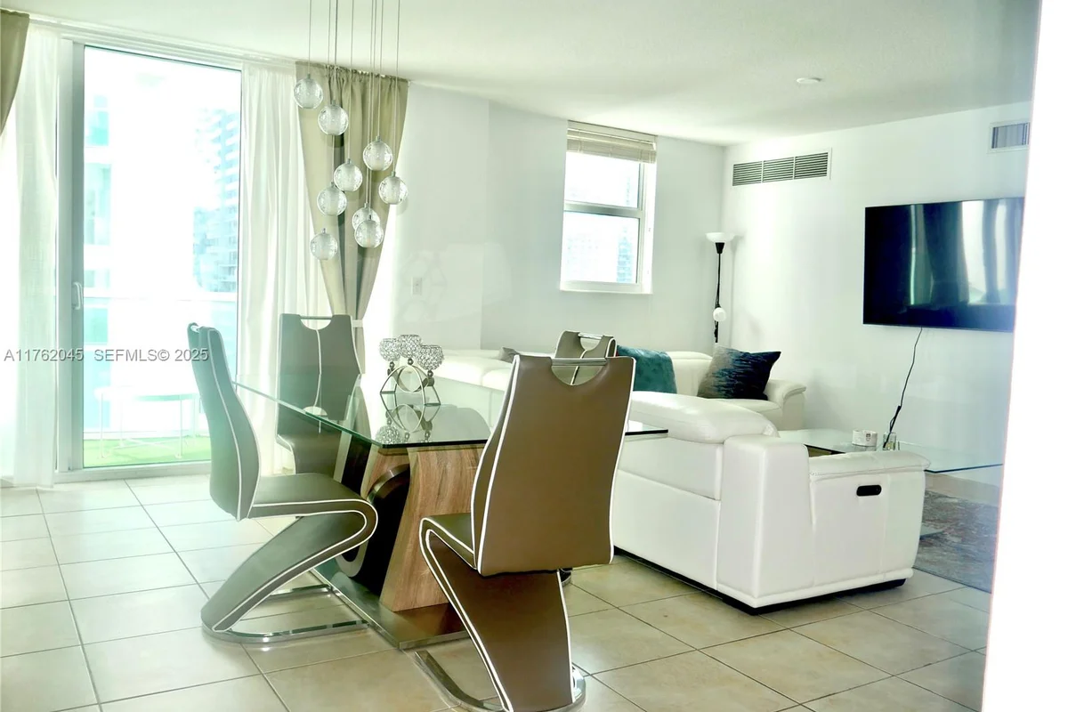 31 SE 5th St #2611, Miami: photo 1 of 61