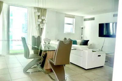 31 SE 5th St #2611, Miami: photo 1 of 61