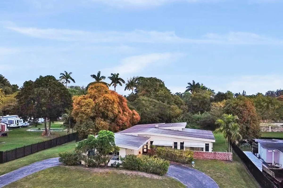 13945 N Miami Ave, Miami: photo 1 of 40