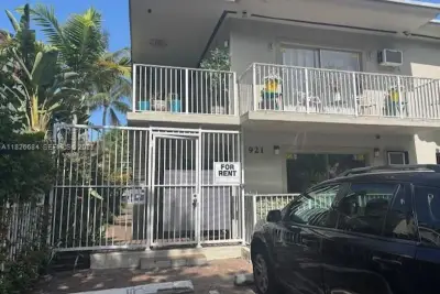 921 Meridian Ave #2, Miami Beach: photo 1 of 17