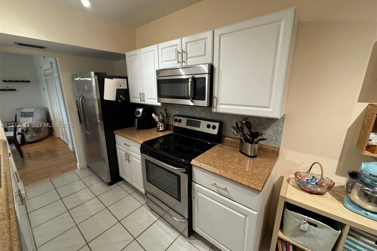 4330 Hillcrest Dr #304, Hollywood: photo 1 of 56