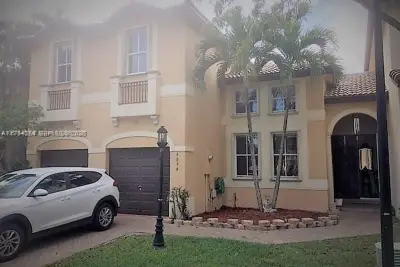 4854 NW 110th Pl, Doral: photo 1 of 24