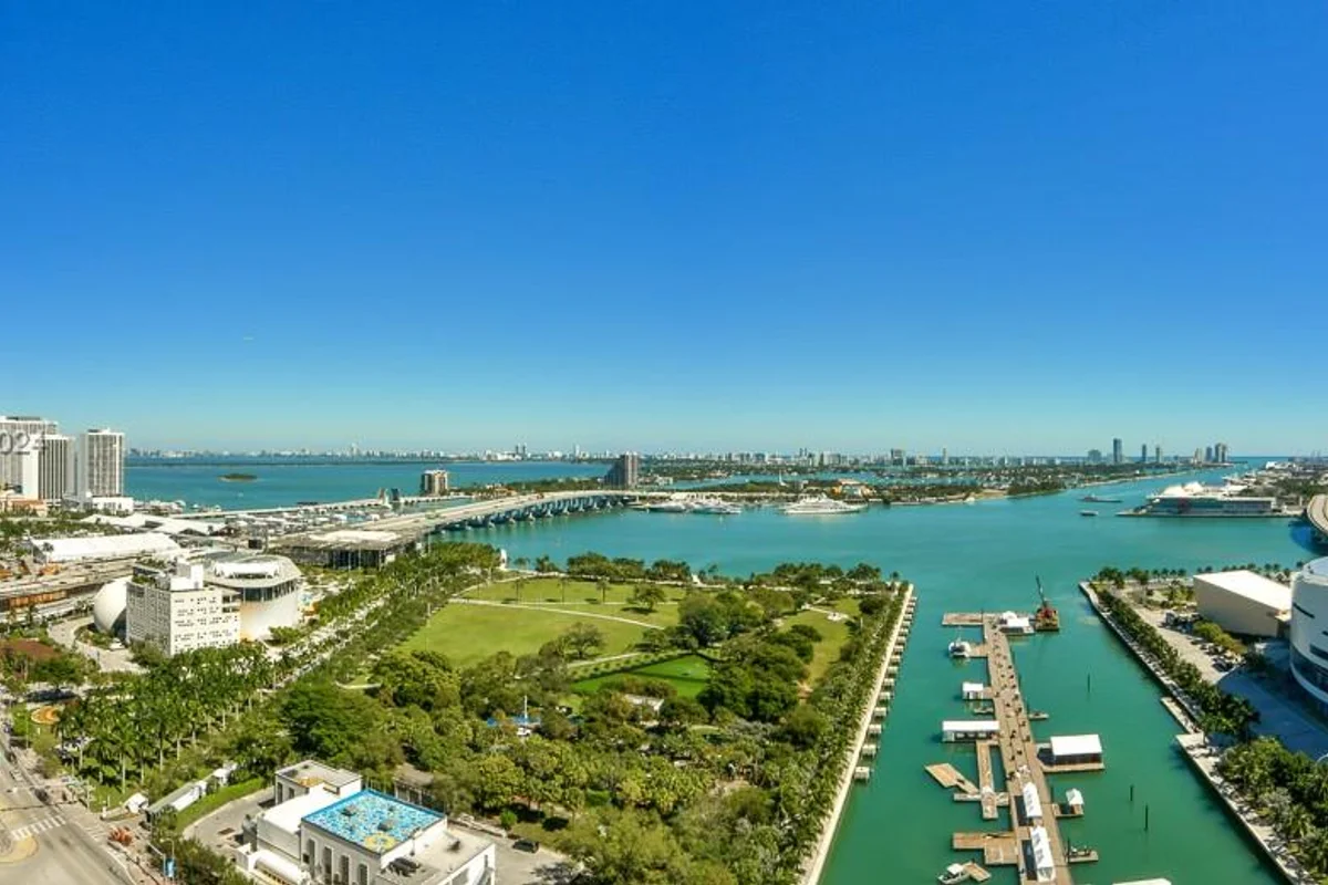 888 Biscayne Blvd #2511, Miami: photo 1 of 26