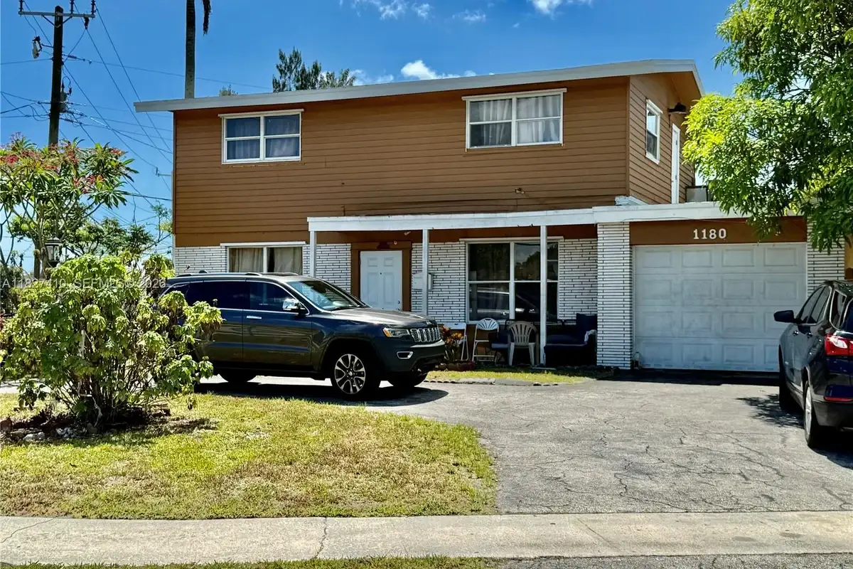 1180 NW 46th Ave, Lauderhill: photo 1 of 8
