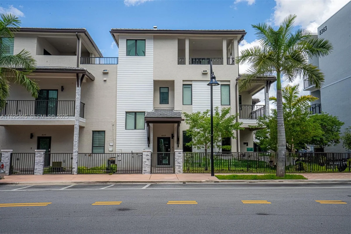4269 NW 83rd Path, Doral: photo 1 of 50