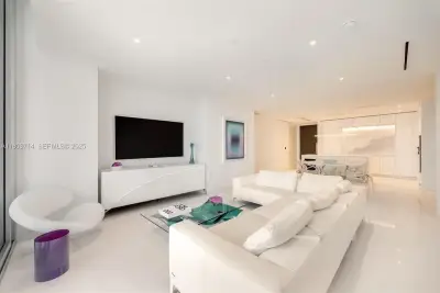 300 Biscayne Blvd Way #5205W, Miami: photo 1 of 40