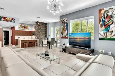 733 NE 4th Ave, Fort Lauderdale: photo 1 of 65