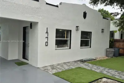 1770 NW 44th St, Miami: photo 1 of 15