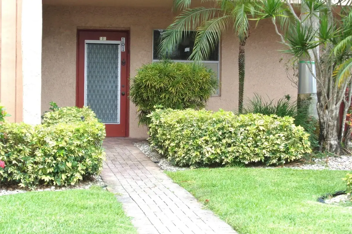7320 Lake Circle Dr #101, Margate: photo 1 of 42