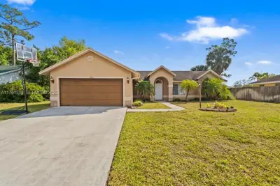 155 Kings Way, Royal Palm Beach: photo 1 of 44